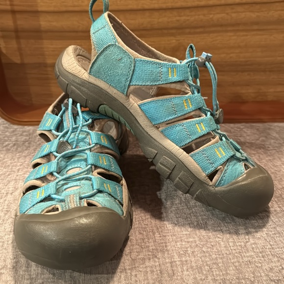 Keen Shoes - Keen Closed Toe Sandals. Size 9. Well loved